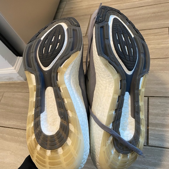 Men’s Gray Primeblue adidas ultraboost sneakers - Picture 2 of 4
